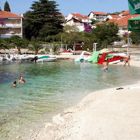 Family Friendly With A Swimming Pool Okrug Gornji, Ciovo - 12377 شقة تروغير