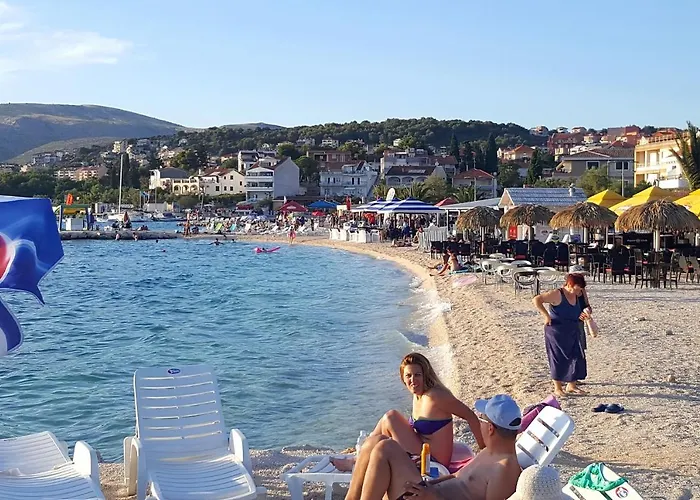 Family Friendly With A Swimming Pool Okrug Gornji, Ciovo - 12377 شقة *