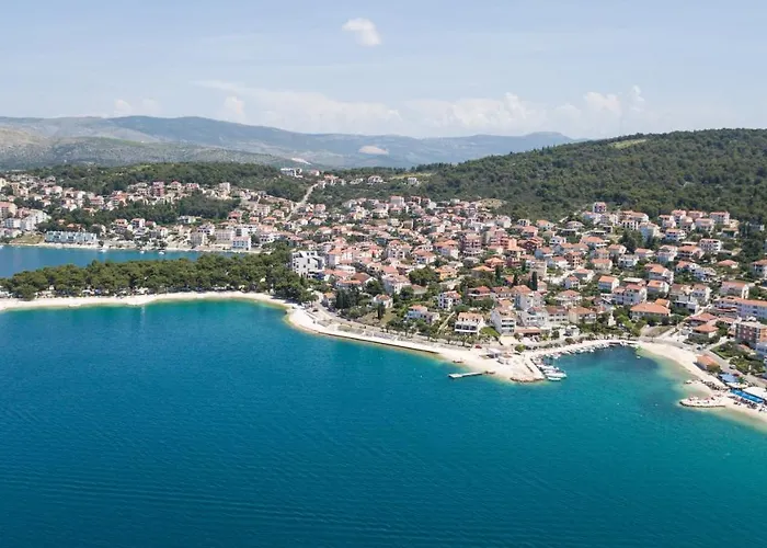 Family Friendly With A Swimming Pool Okrug Gornji, Ciovo - 12377 * تروغير
