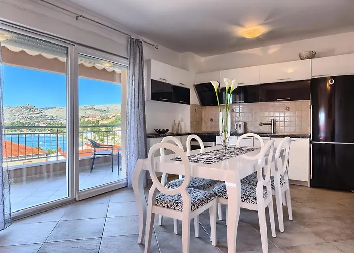 Family Friendly With A Swimming Pool Okrug Gornji, Ciovo - 12377 شقة