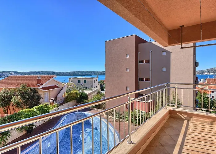 Family Friendly With A Swimming Pool Okrug Gornji, Ciovo - 12377 * تروغير